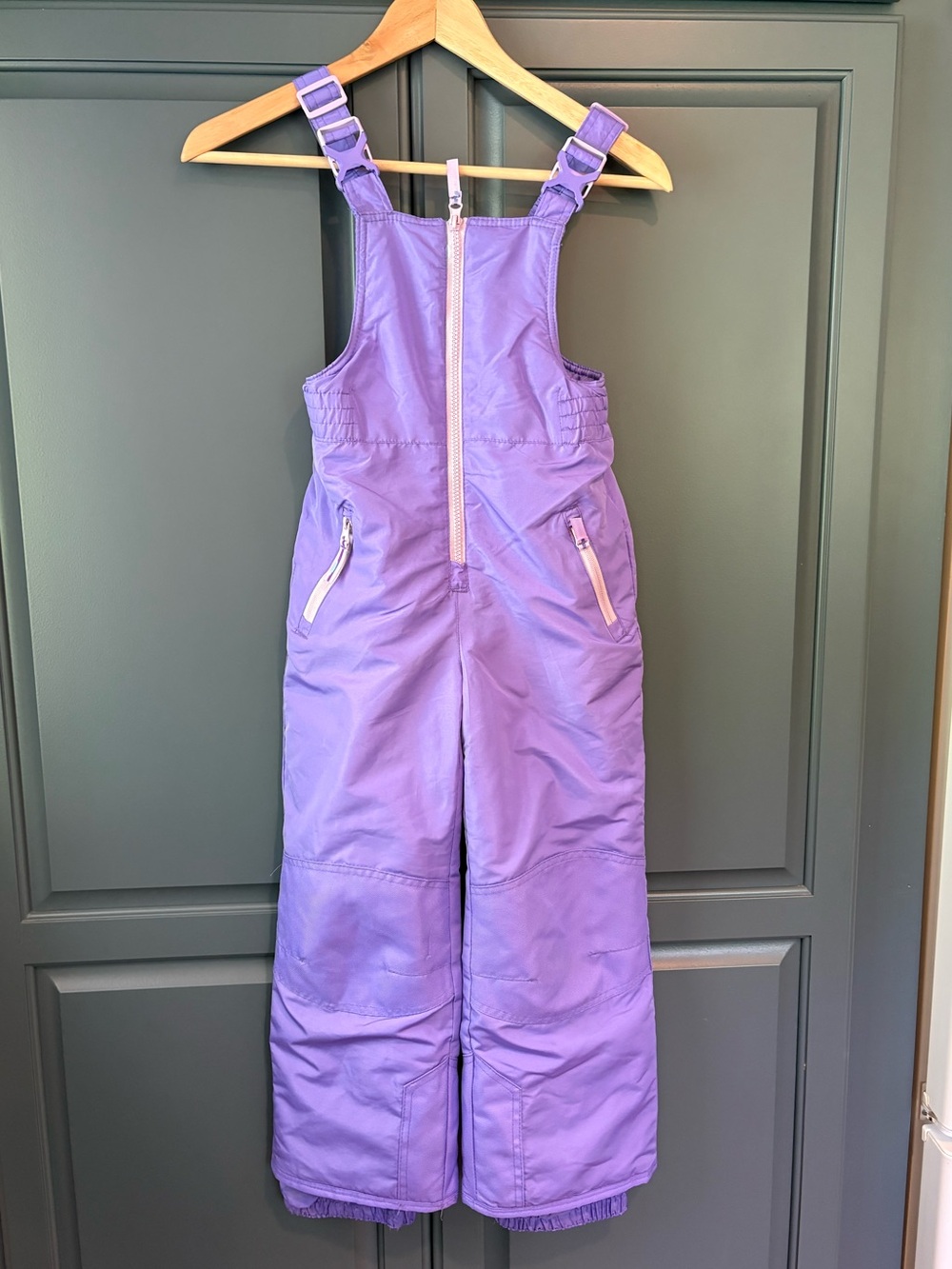 Purple Champion snow pants featuring adjustable straps and a front zipper sz6x